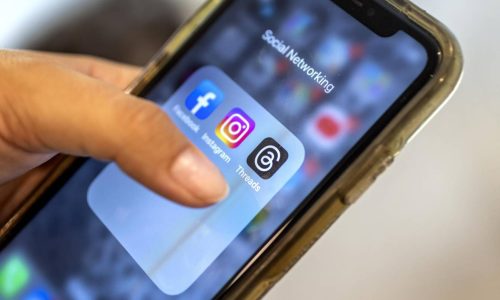 Facebook eliminó los verificadores de información